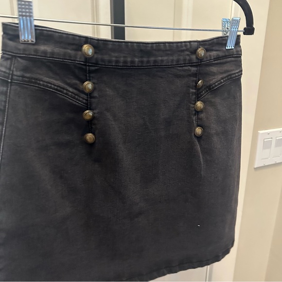 Guess Botton Detail Matching Jacket (Size Medium) and Skirt (Size 30/10) Bundle - Picture 9 of 15